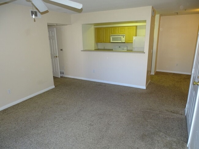 Building Photo - 1 Bedroom Northwest Condo