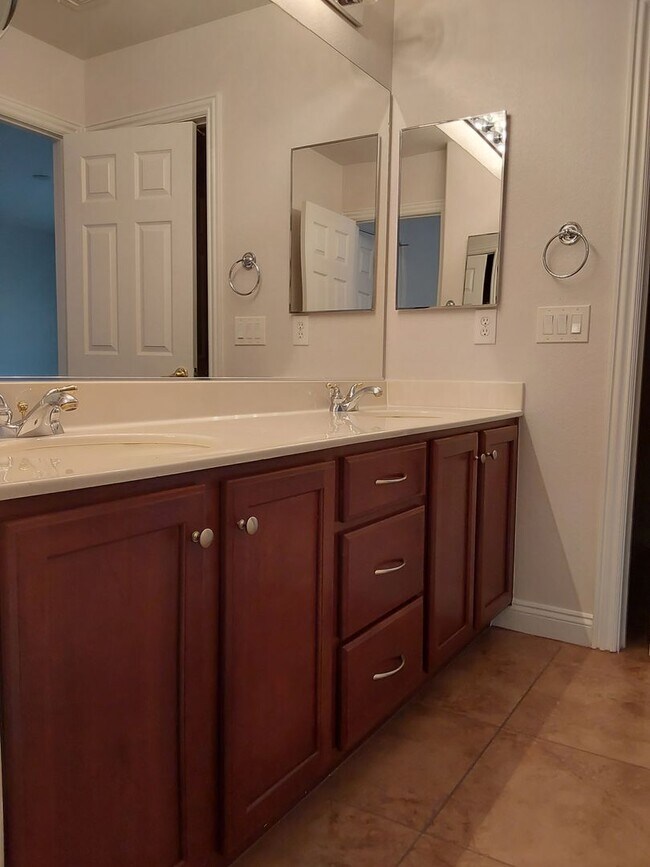 Building Photo - Beautiful Home in Gated Community in North...