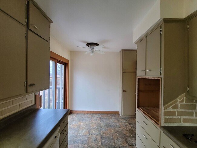 Foto del edificio - 3 bed 1 Bath Single Family Home in Rothschild