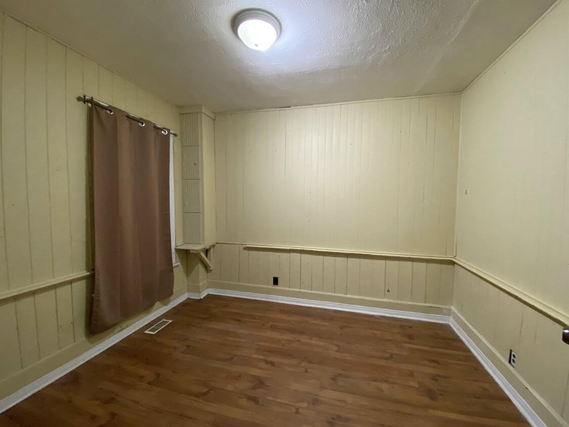 Building Photo - 27 Paradise Rd S