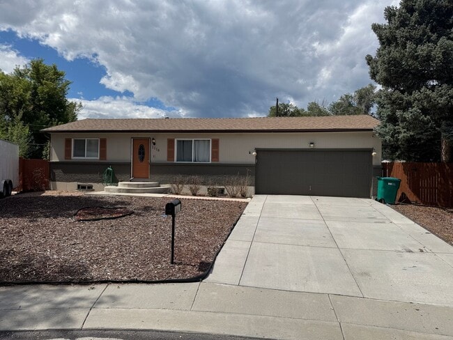 Beautiful 4 Bed 2 Bath in Stratmoor Valley - Beautiful 4 Bed 2 Bath in Stratmoor Valley House