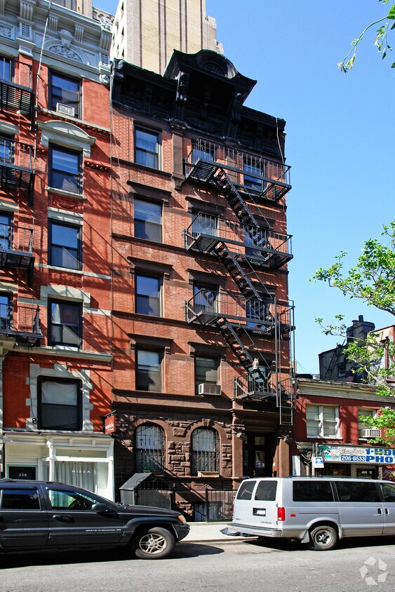 Building Photo - 260 W 15th St