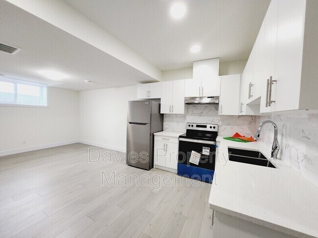 Photo du bâtiment - 22425-2283a 83A Ave NW