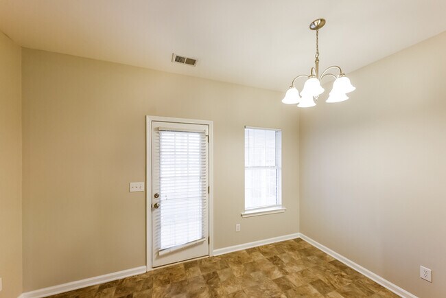 Foto del edificio - 112 Charlton Ln