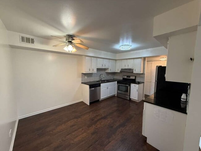 Foto del edificio - 1945 Hancock Dr