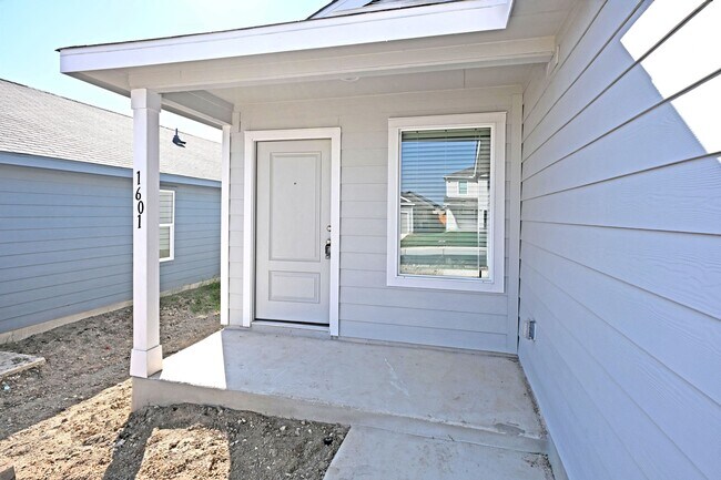 Building Photo - 1601 Tiptop Mdw