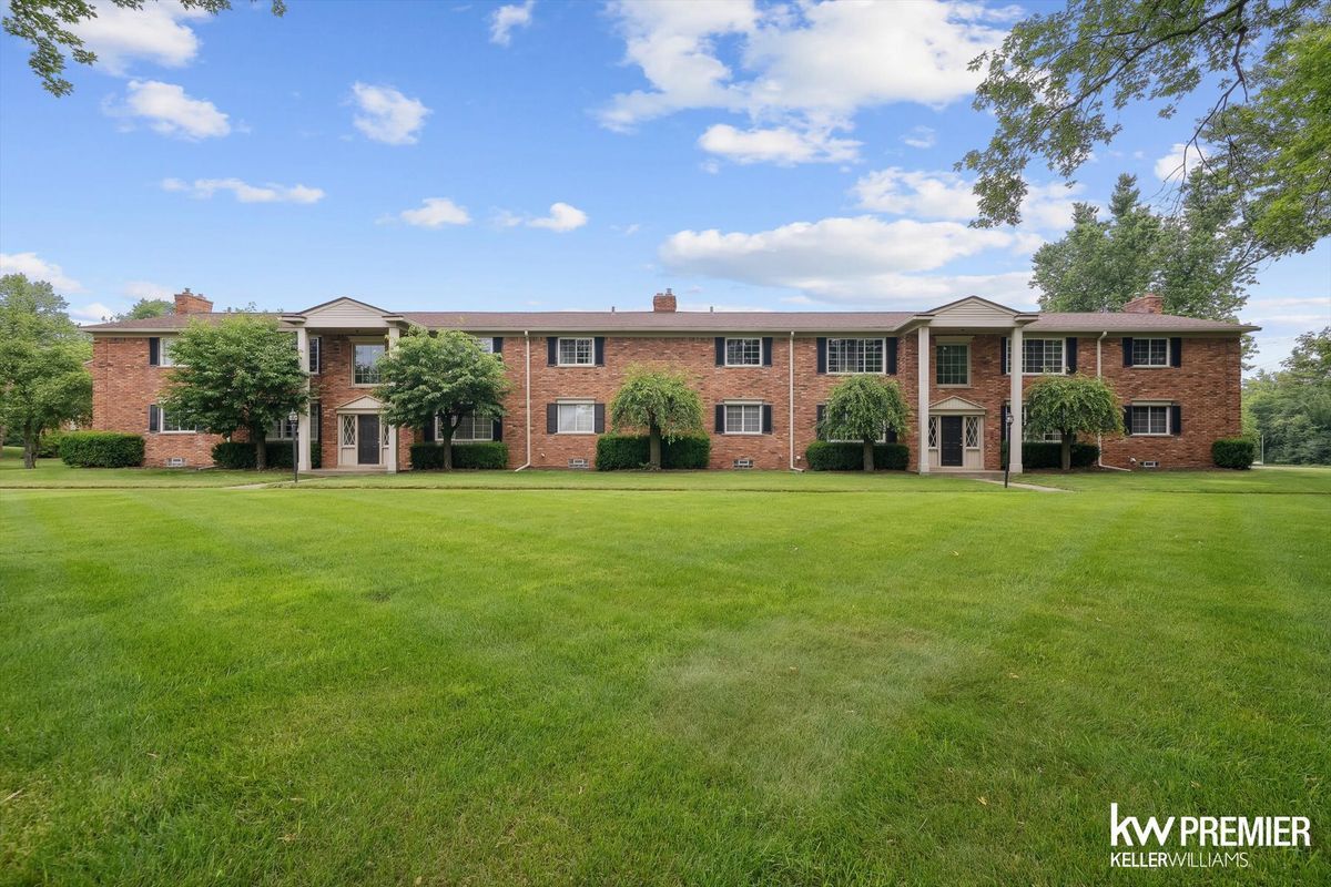 Primary Photo - 42266 Woodward Ave