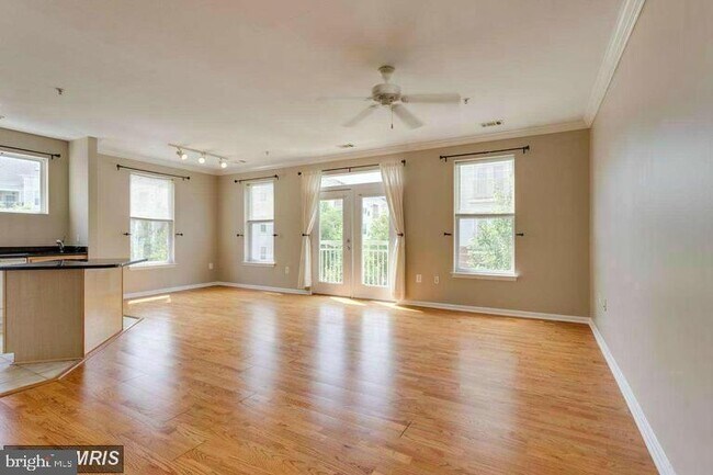 Building Photo - 2765 Centerboro Dr
