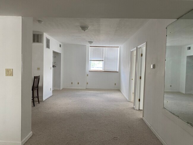 Living area - 569 Melville Ave