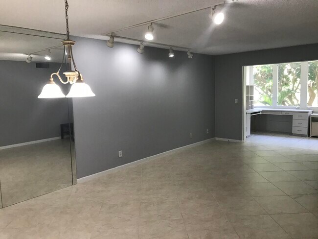 Building Photo - 2601 NE 3rd St