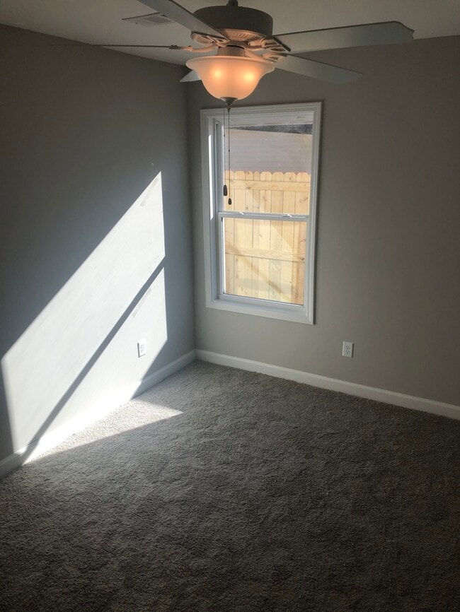 Building Photo - FIRST MONTH'S RENT FREE!