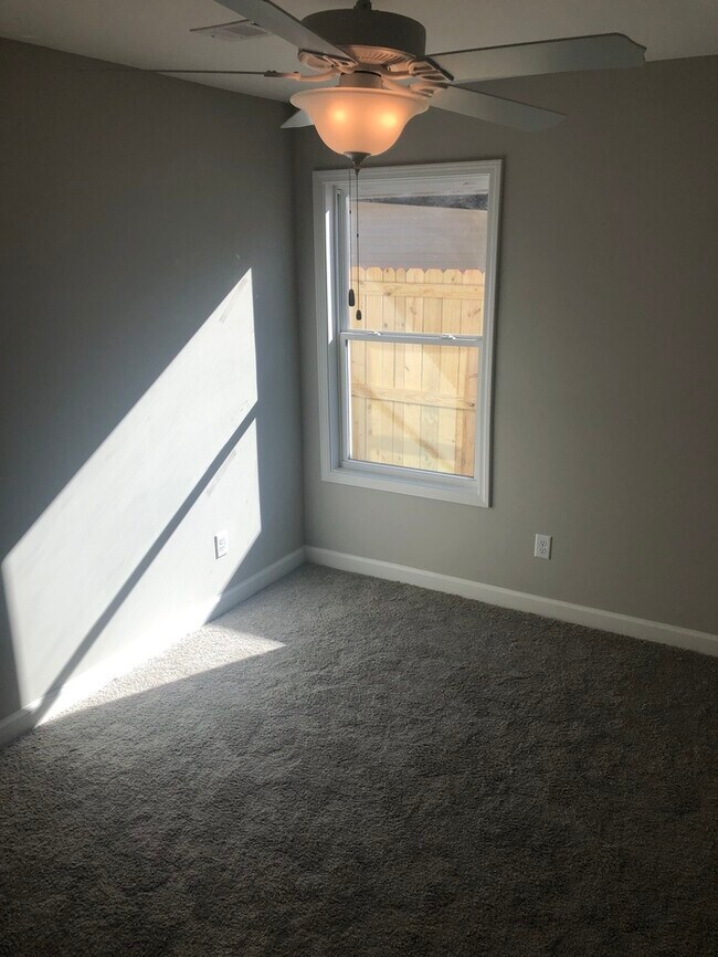 Foto del edificio - FIRST MONTH'S RENT FREE!