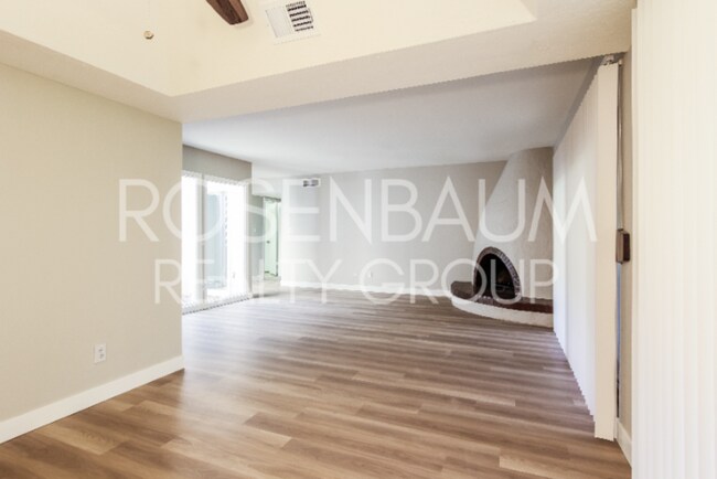 Building Photo - Remodeled 3BR/2BA Townhome | 55+ Community...