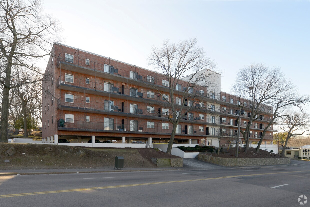 Faxon Heights - 135 Quincy Ave Apartments