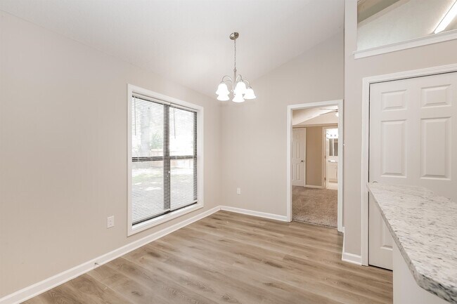 Building Photo - 5827 Garden Ridge Dr