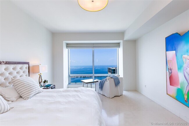 Foto del edificio - 1425  Brickell Ave 63A Miami Fl 33131