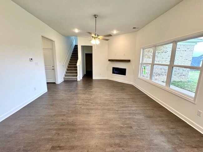 Foto del edificio - Now Leasing a Brand New 5-Bedroom 3 Bath H...
