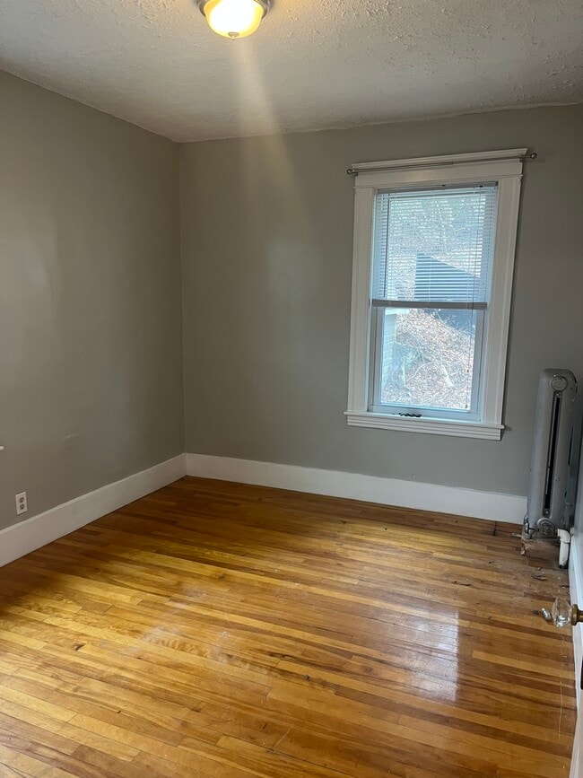 Building Photo - 82 Brantwood Rd