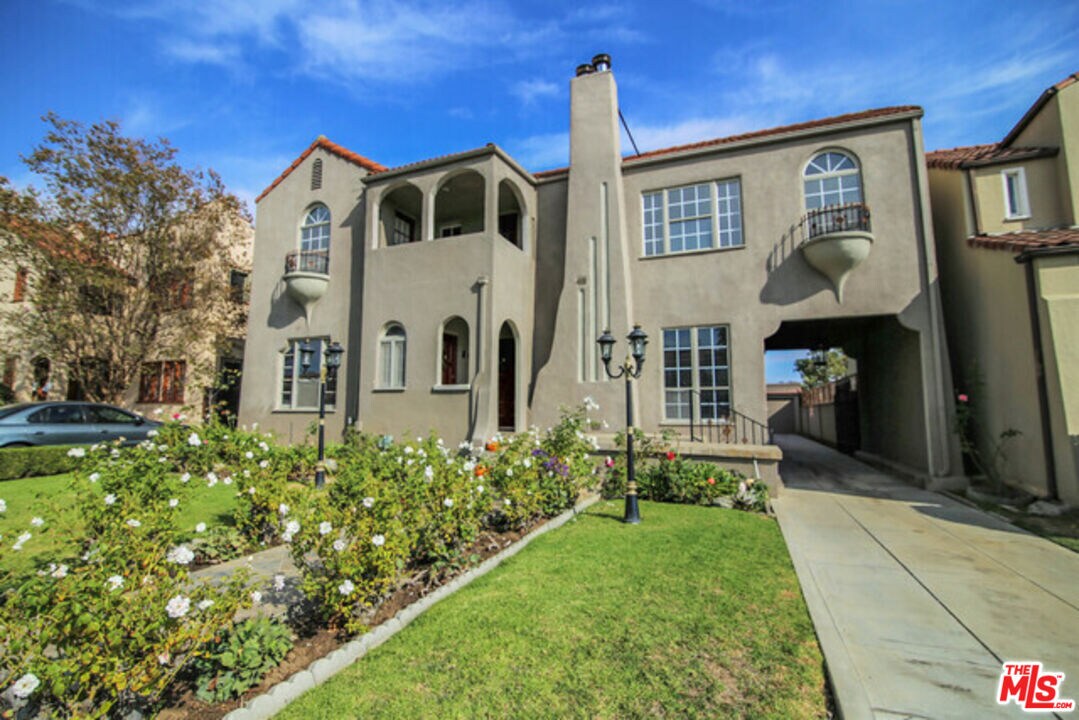 Foto principal - 1158 S Tremaine Ave