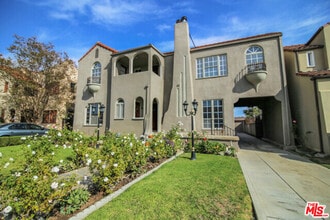 Building Photo - 1158 S Tremaine Ave