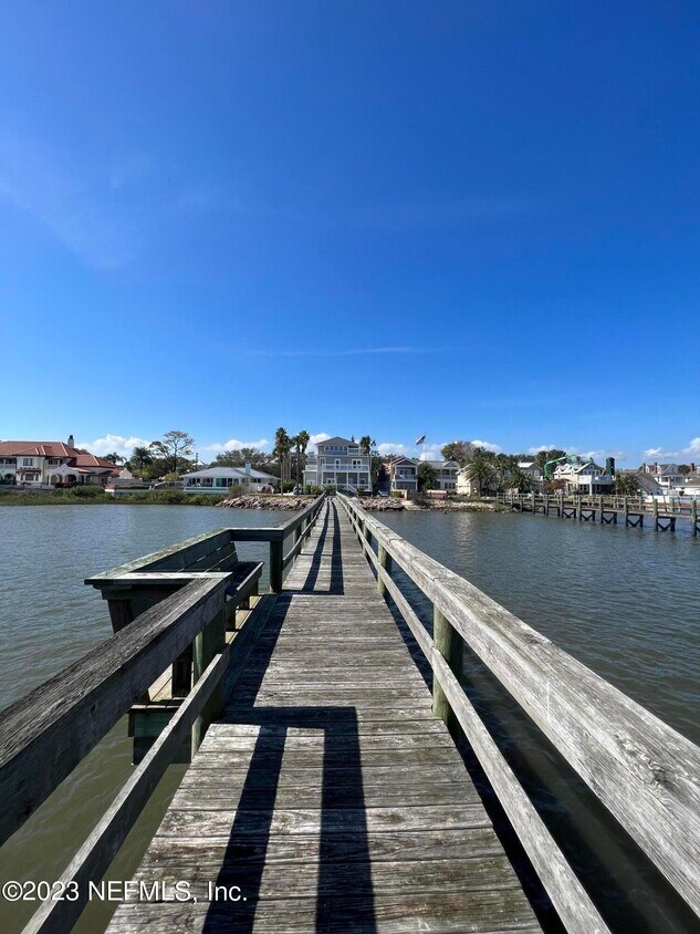 Primary Photo - 105 Marine St
