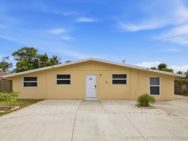 Building Photo - 226 E Gateway Blvd