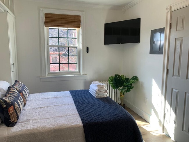 Building Photo - 101 N Pearl St