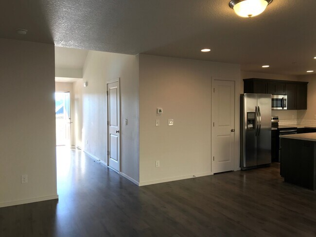 Building Photo - Spacious 4 Bd 2.5 Ba Home in Top Rated Camas Schools! Upgrades! Close to Parks & Freeway Access!