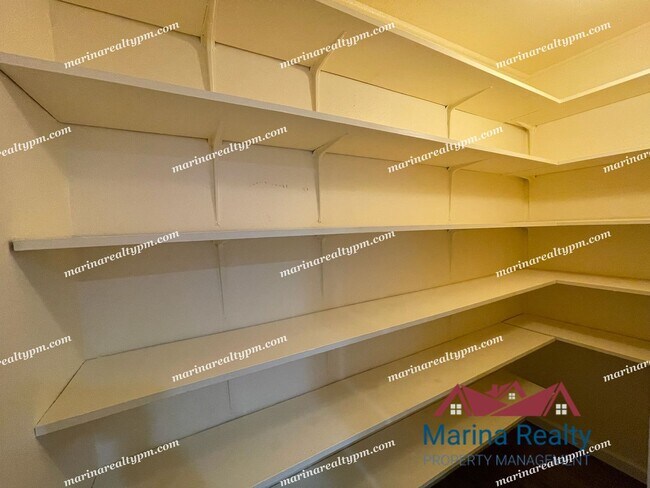 Foto del edificio - Three Bedroom One Bath Townhouse