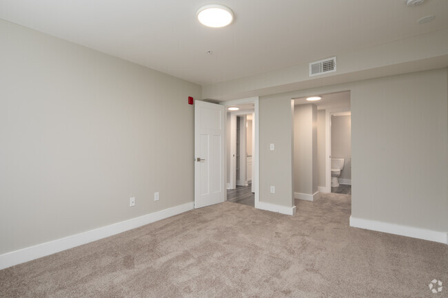 2BR, 2BA, 998 SF Renovated - Valley Crest + Park