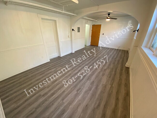Building Photo - 144 E 2nd Ave