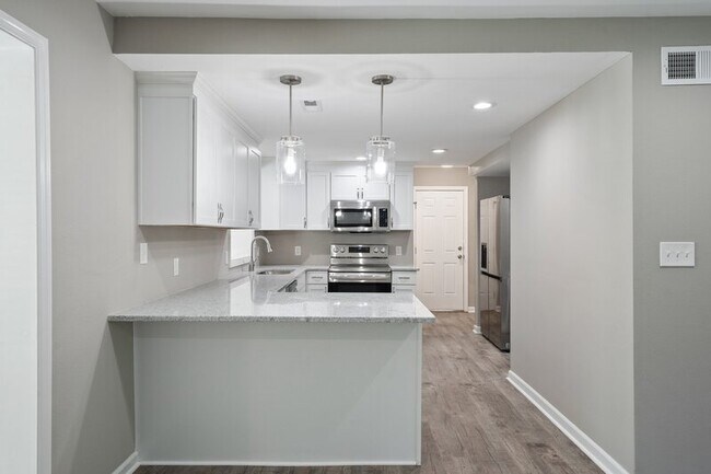 Building Photo - 505 NW Forrest Pk Ct