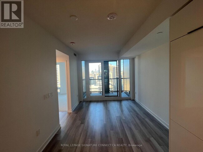 Building Photo - 238 Simcoe St