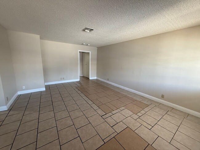 Building Photo - Charming One-Bedroom / One-Bath Apartment!