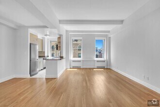 Building Photo - 20 Park Ave