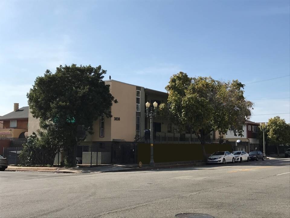 Apartment Building - 3838 W 8th St