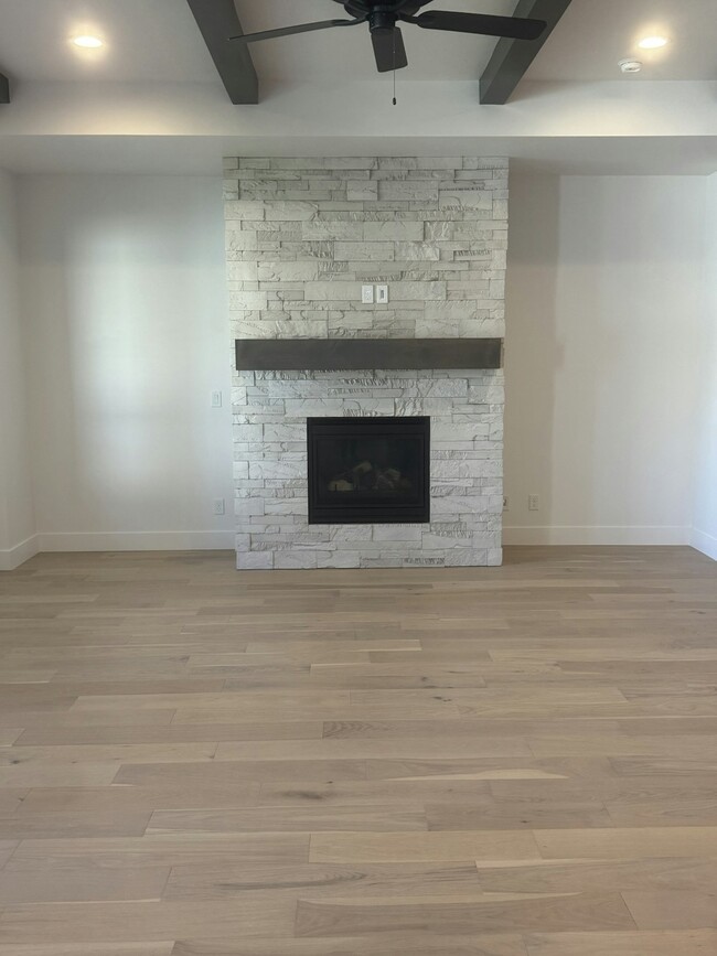 Building Photo - 868 W Tall Prairie Dr