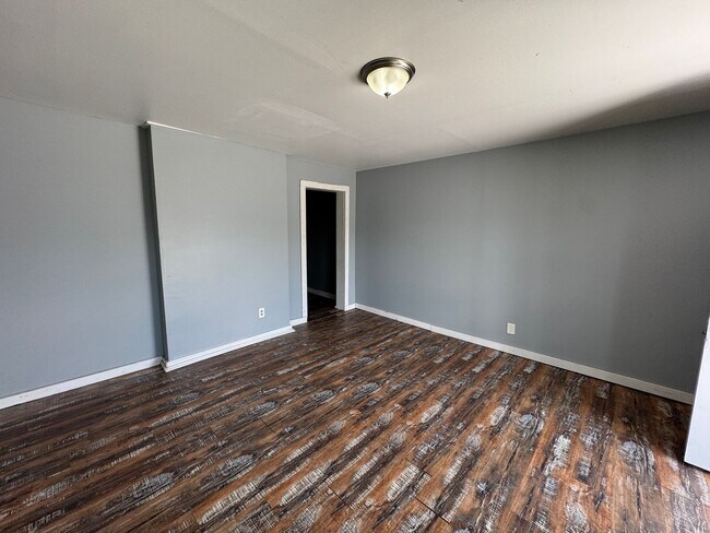 Foto del edificio - Fountain Square 2 Bed 1 Bath with large backyard.