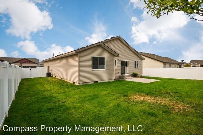 Building Photo - 3 br, 2 bath House - 7290 N Bandon Ln.