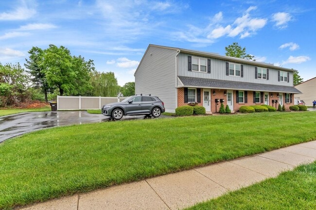 Building Photo - 4536 Rosemarie Dr