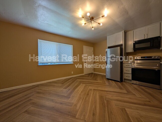 Foto del edificio - 14772 Midland Rd