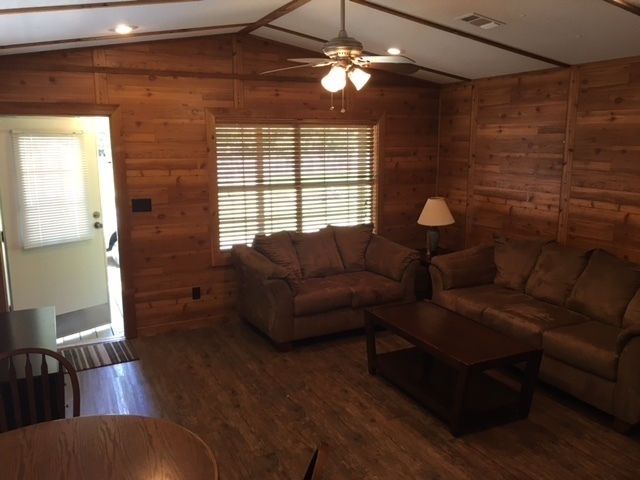 Foto del edificio - Furnished 1 Bedroom 1 Bath Cabin