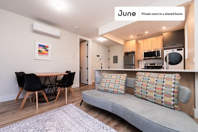 Building Photo - Private bedroom in 2 bed/2 bath Home