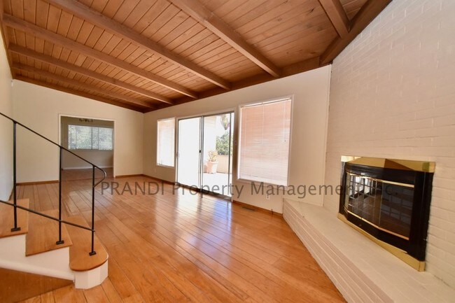 Building Photo - Fairfax Home With Great Views