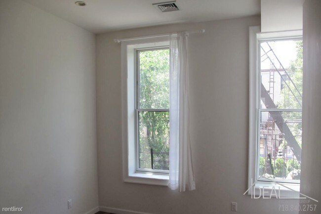 Building Photo - 338 10th St