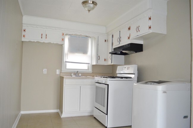 Building Photo - 133 SE 51st St