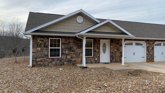 Building Photo - ~*~Gorgeous 2 Bedroom 2 Bathroom Duplex~*~
