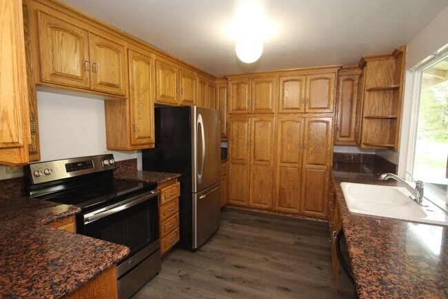 Building Photo - Gig Harbor Home on oversized lot