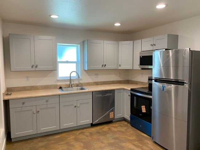 Foto del edificio - COMING SOON!!! Brand New 2 Bedroom 1 Bath