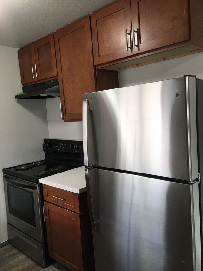 Interior Photo - Centrally Located Ground floor Remodeled 1...